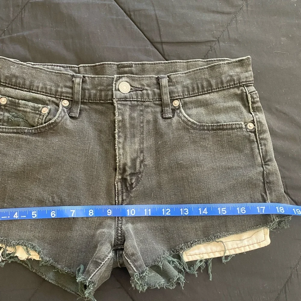 Vintage Levi’s 511 Black distressed jean shorts - Picture 12 of 14